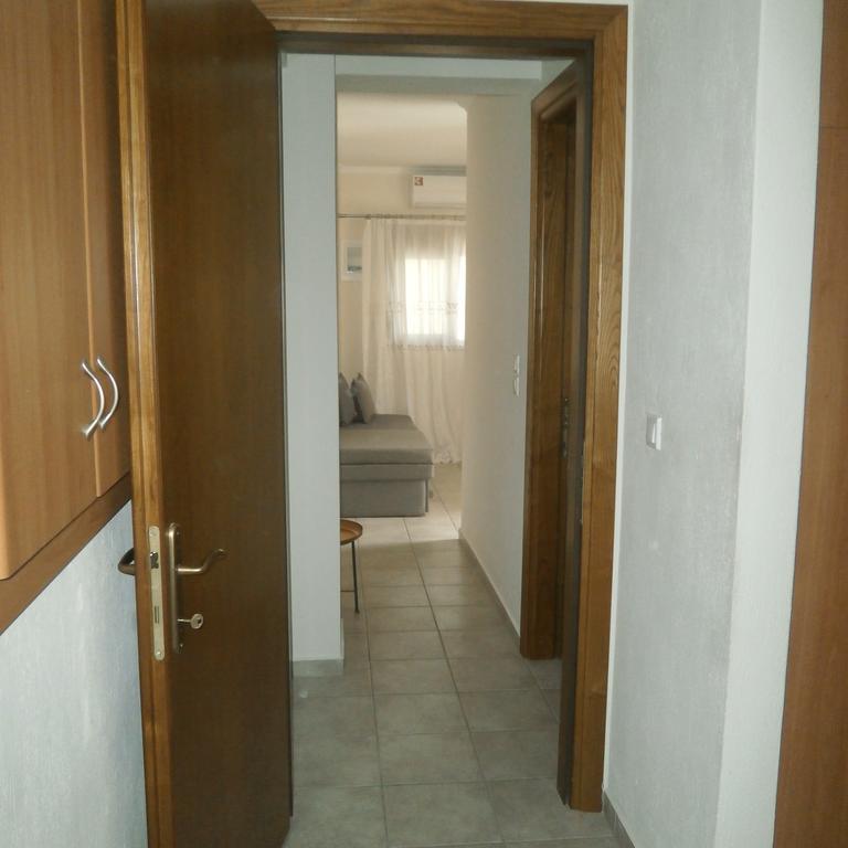 Daniela Apartments Nea Roda Esterno foto