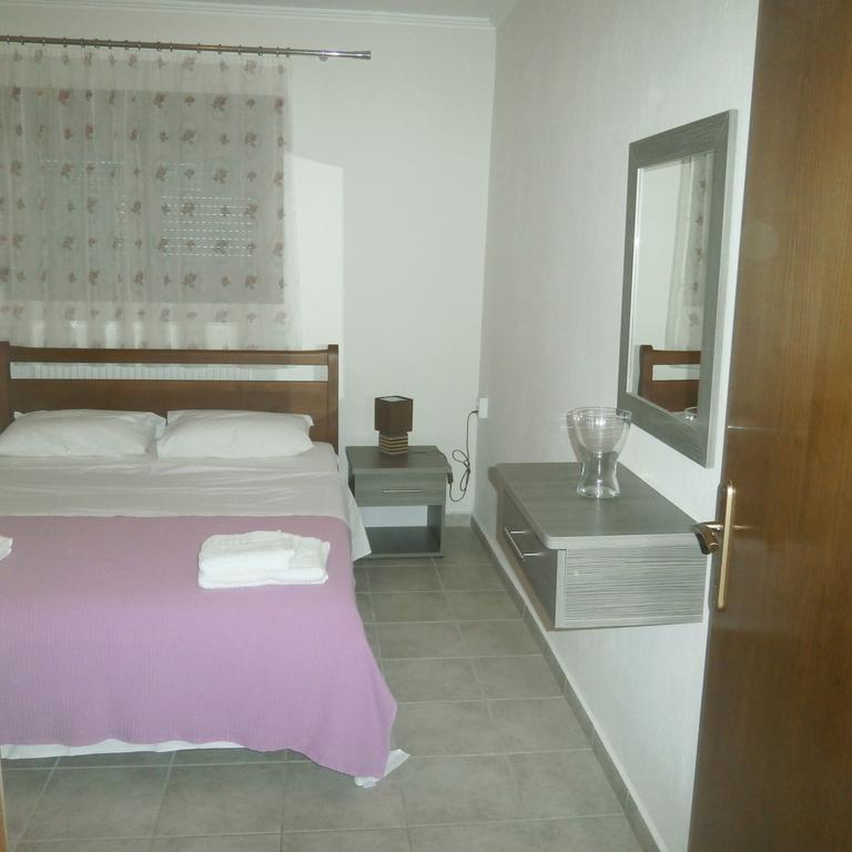 Daniela Apartments Nea Roda Esterno foto