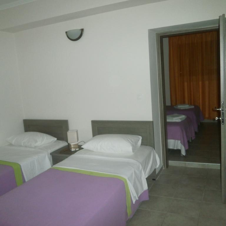Daniela Apartments Nea Roda Esterno foto